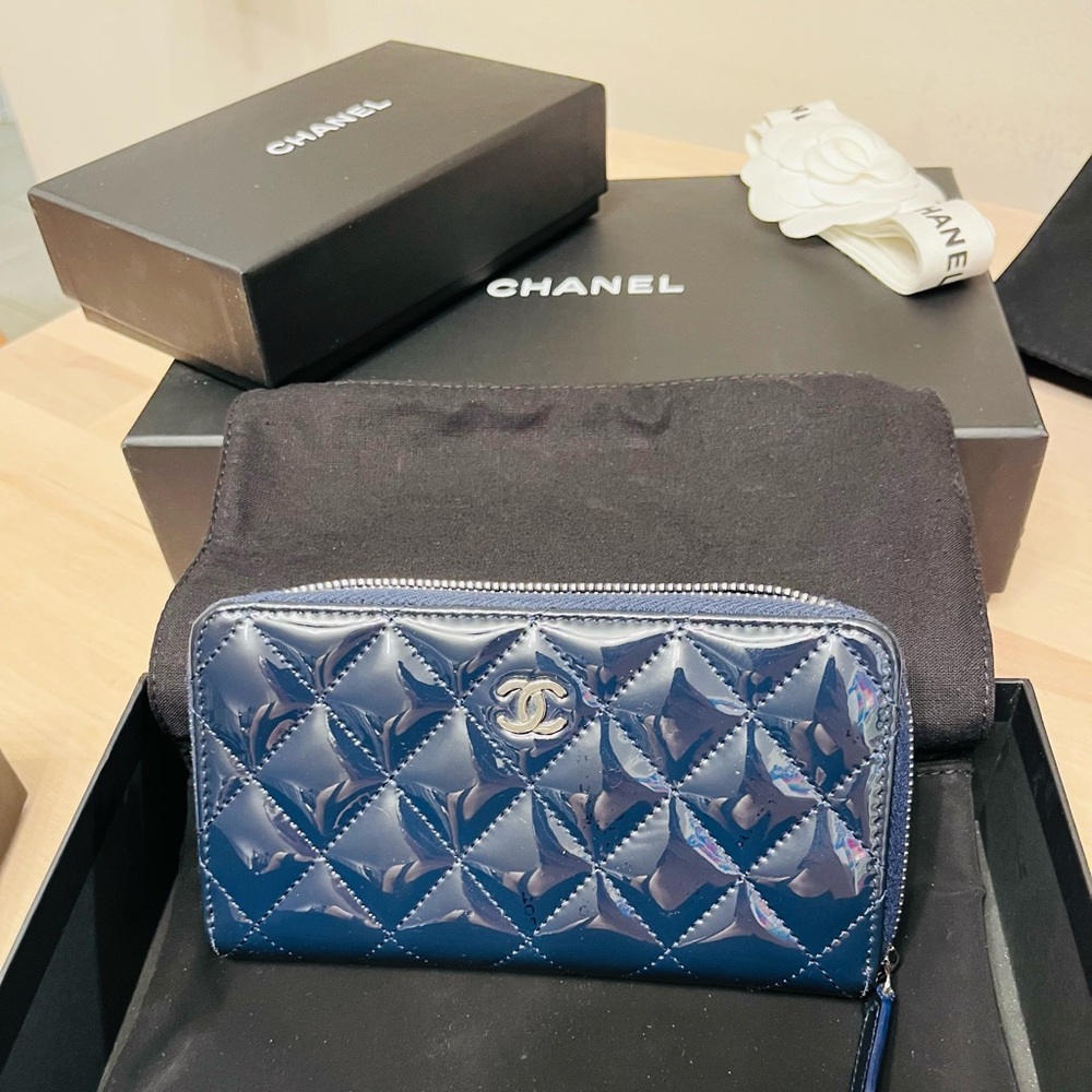 CHANEL SMALL NAVY BLUE PATENT LEATHER ZIP AROUND WALLET